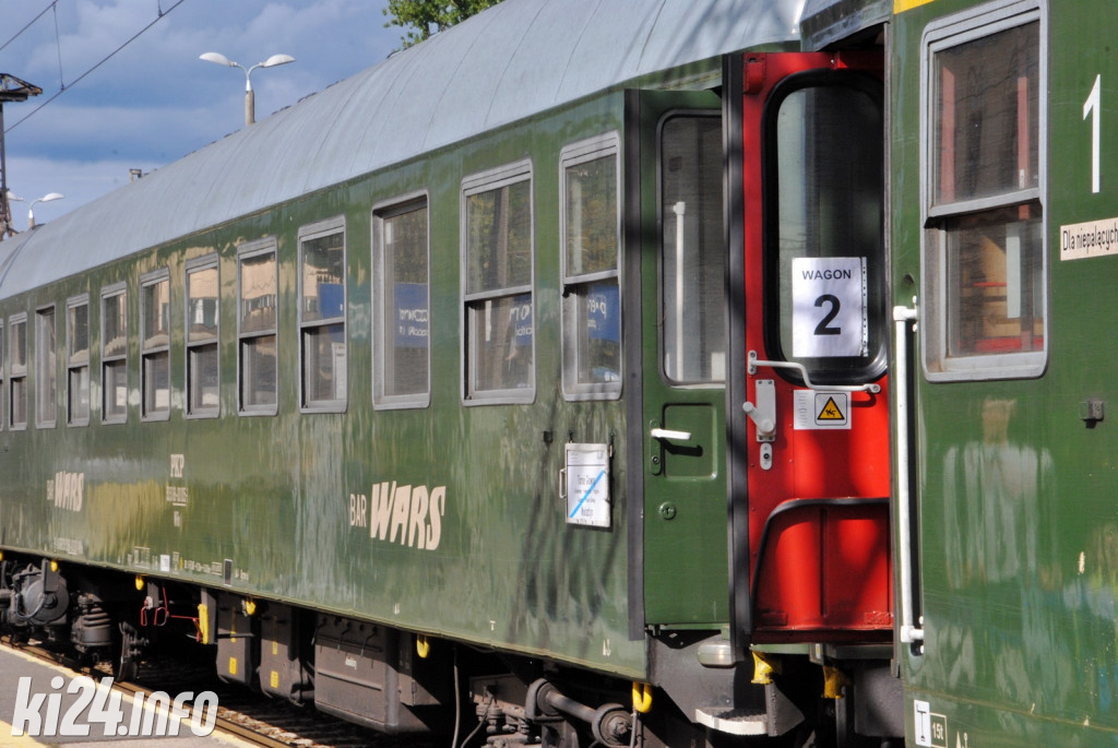 Zabytkowy pociąg Kujawy przyjechał do Inowrocławia