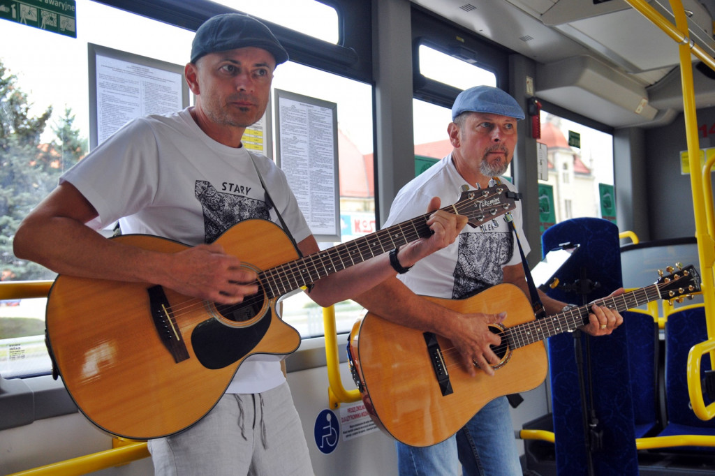 Mini-koncert w blues-busie