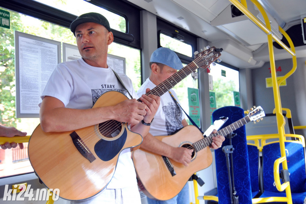 Mini-koncert w blues-busie