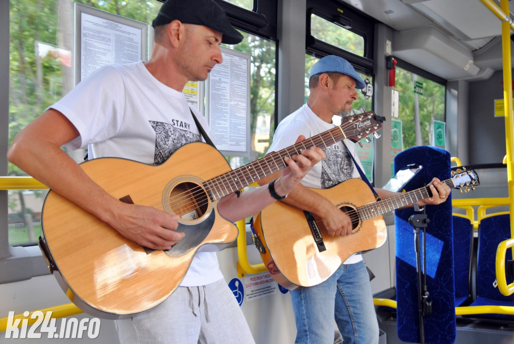 Mini-koncert w blues-busie