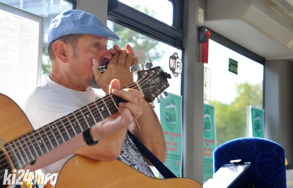 Mini-koncert w blues-busie