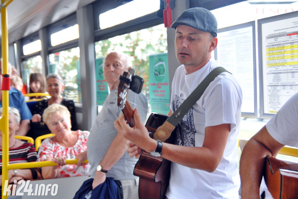 Mini-koncert w blues-busie