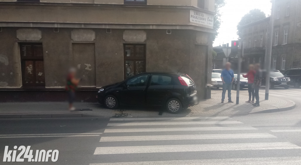 Punto wjechało w kamienicę
