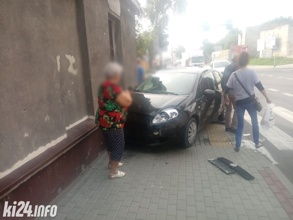 Punto wjechało w kamienicę