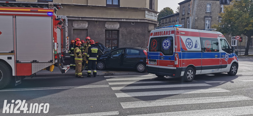 Punto wjechało w kamienicę