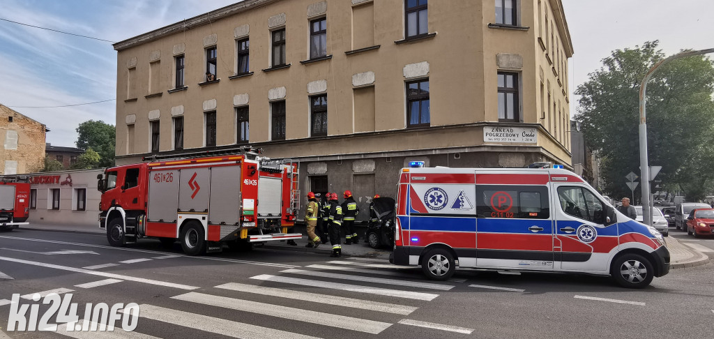 Punto wjechało w kamienicę