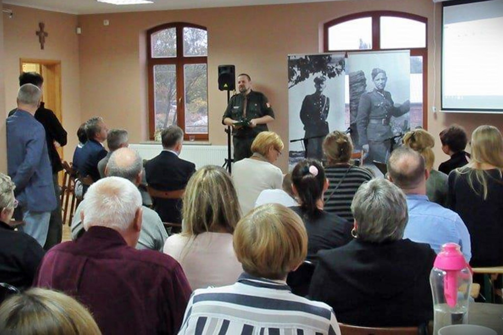 Patriotyczny wieczór na harcerskiej przystani