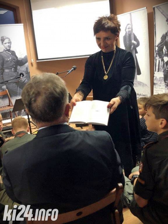 Patriotyczny wieczór na harcerskiej przystani