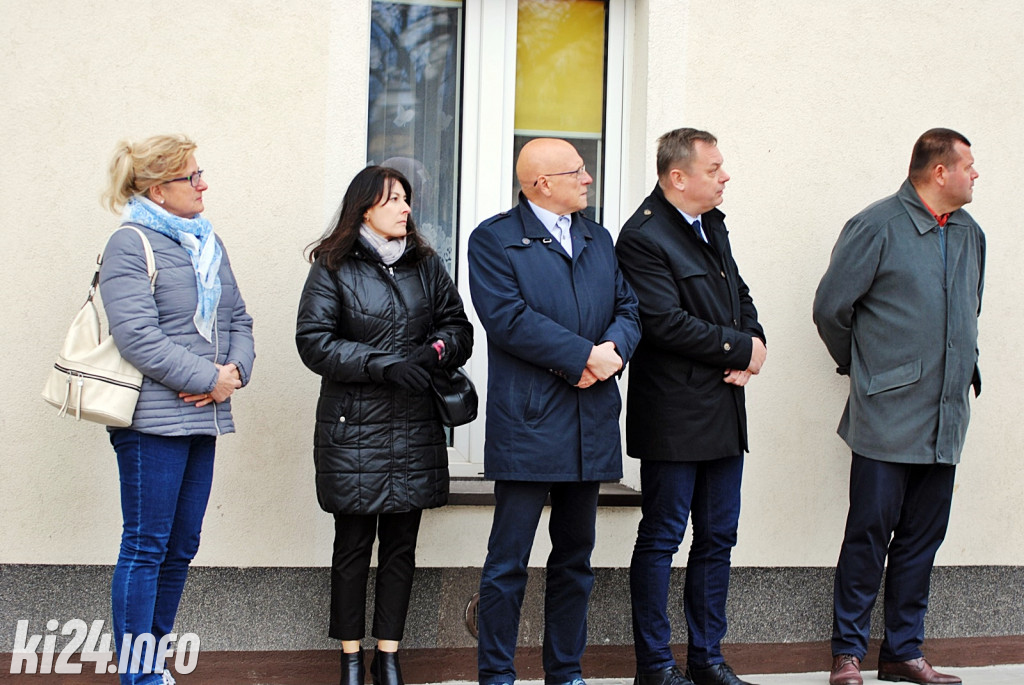 Plac przed dworcem PKP po remoncie