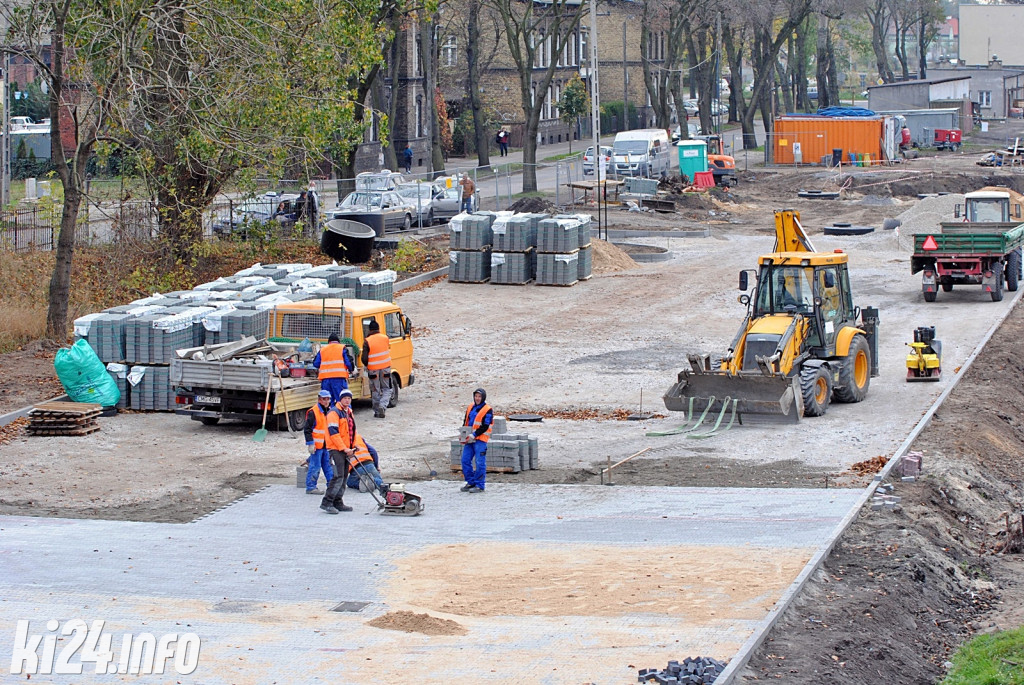 Plac przed dworcem PKP po remoncie