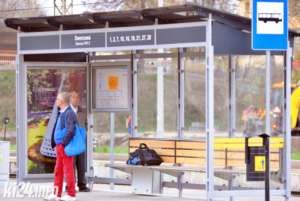 Plac przed dworcem PKP po remoncie