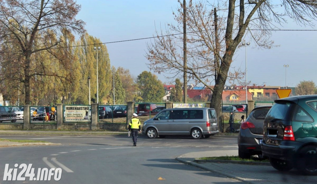 Wokół cmentarzy we Wszystkich Świętych