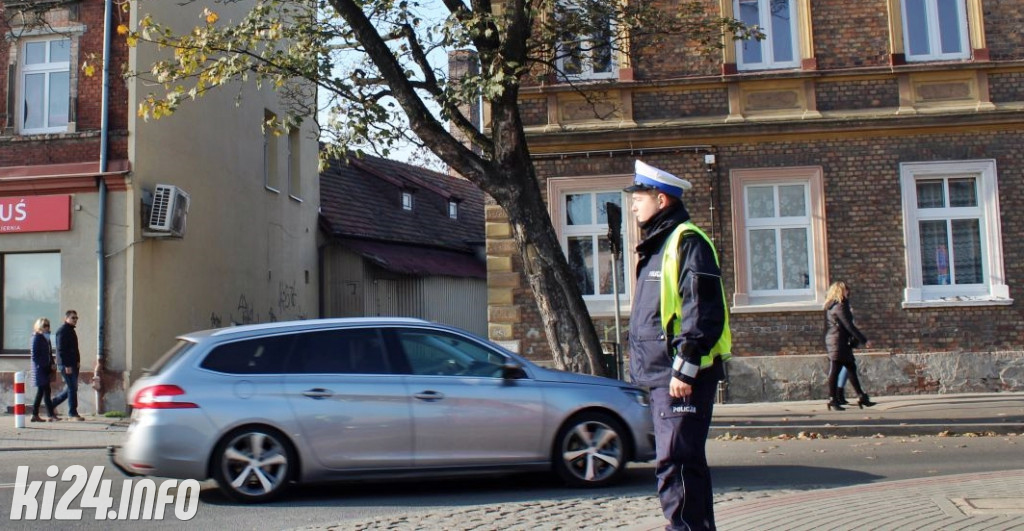 Wokół cmentarzy we Wszystkich Świętych