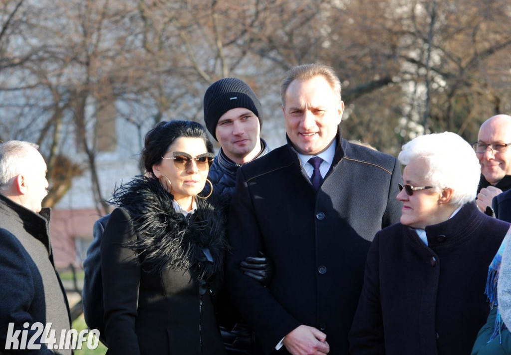 Odsłonięcie pomnika na 100-lecie PCK