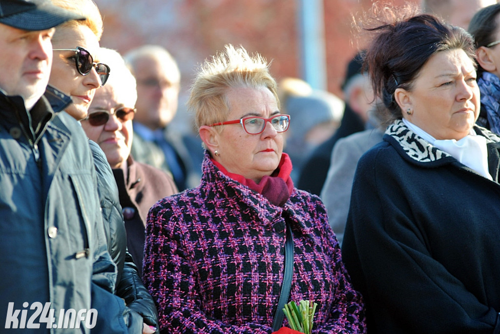 Odsłonięcie pomnika na 100-lecie PCK