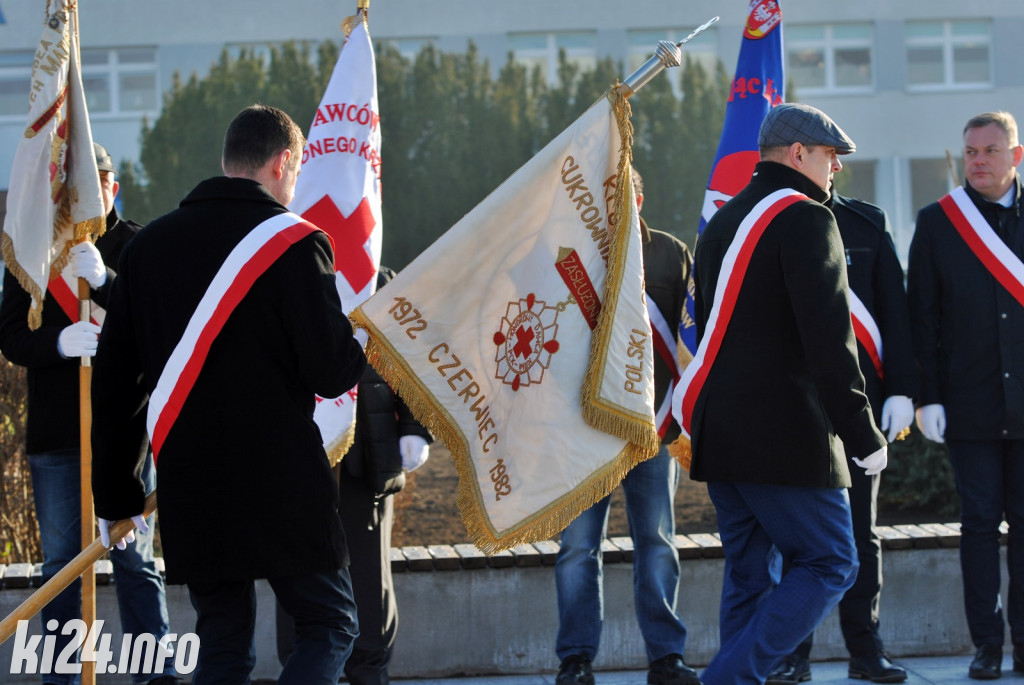 Odsłonięcie pomnika na 100-lecie PCK
