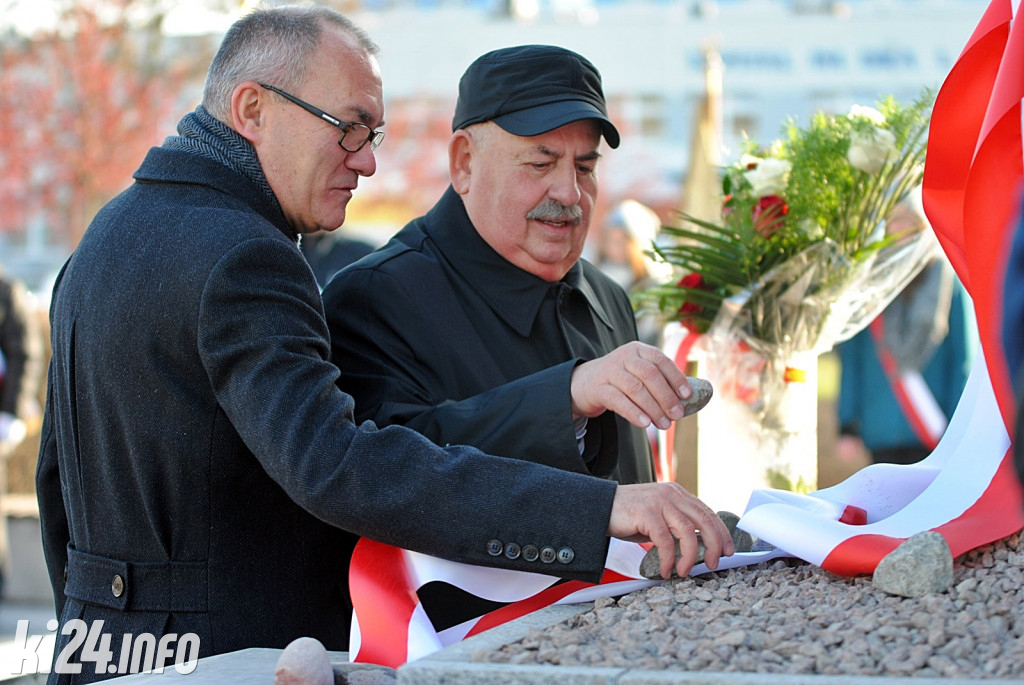 Odsłonięcie pomnika na 100-lecie PCK