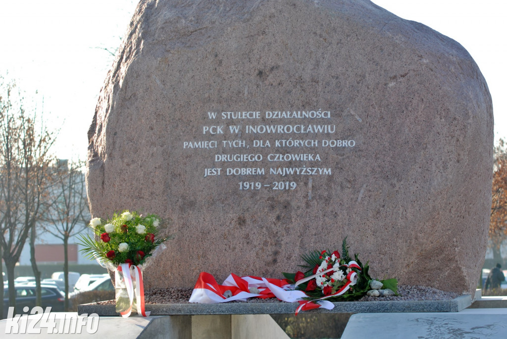 Odsłonięcie pomnika na 100-lecie PCK