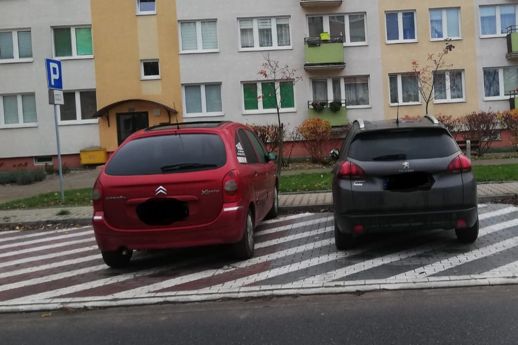 Listopadowi wirtuozi parkowania