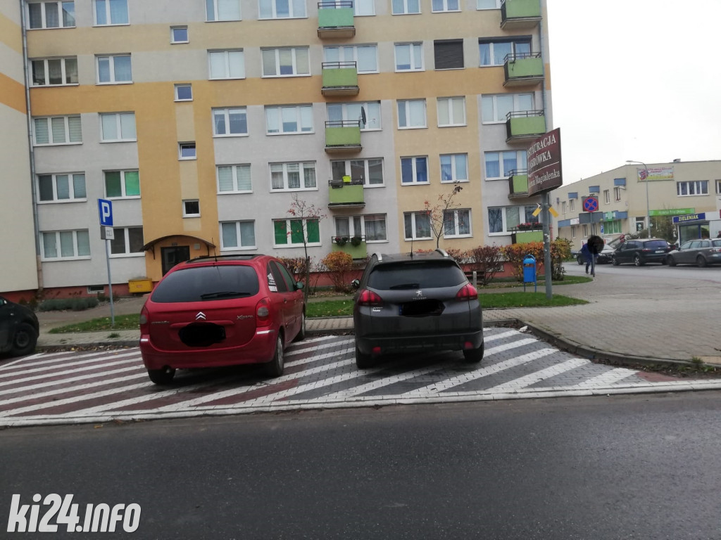 Listopadowi wirtuozi parkowania