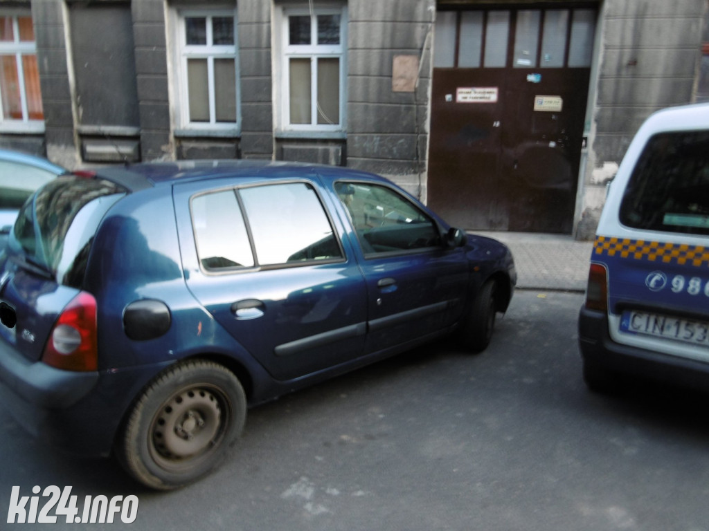 Listopadowi wirtuozi parkowania