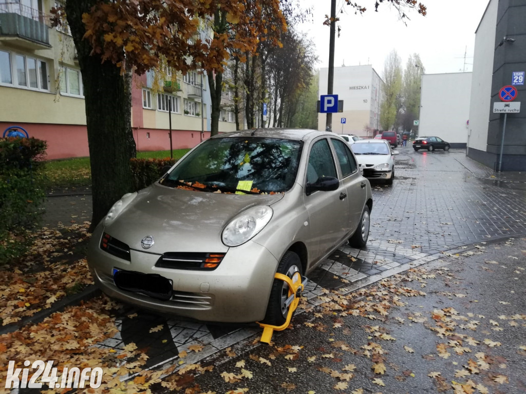 Listopadowi wirtuozi parkowania