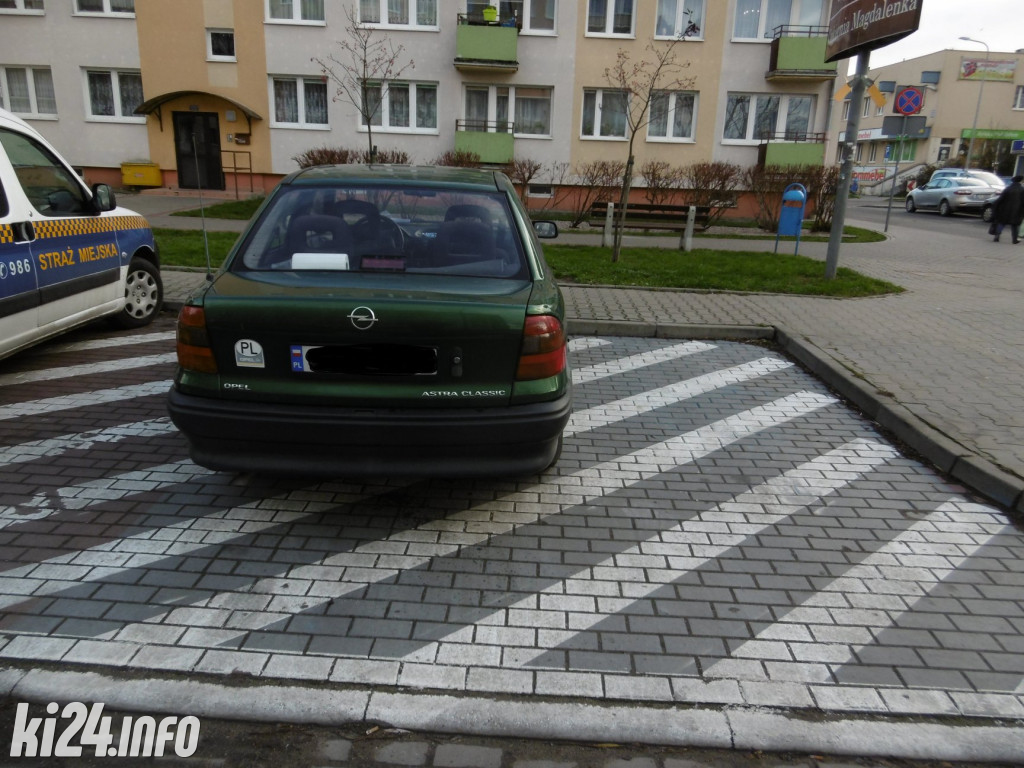 Listopadowi wirtuozi parkowania