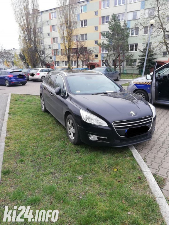 Listopadowi wirtuozi parkowania
