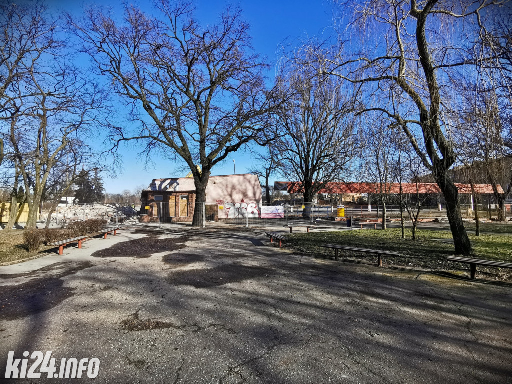 Dawny dworzec PKS w Inowrocławiu staje się historią