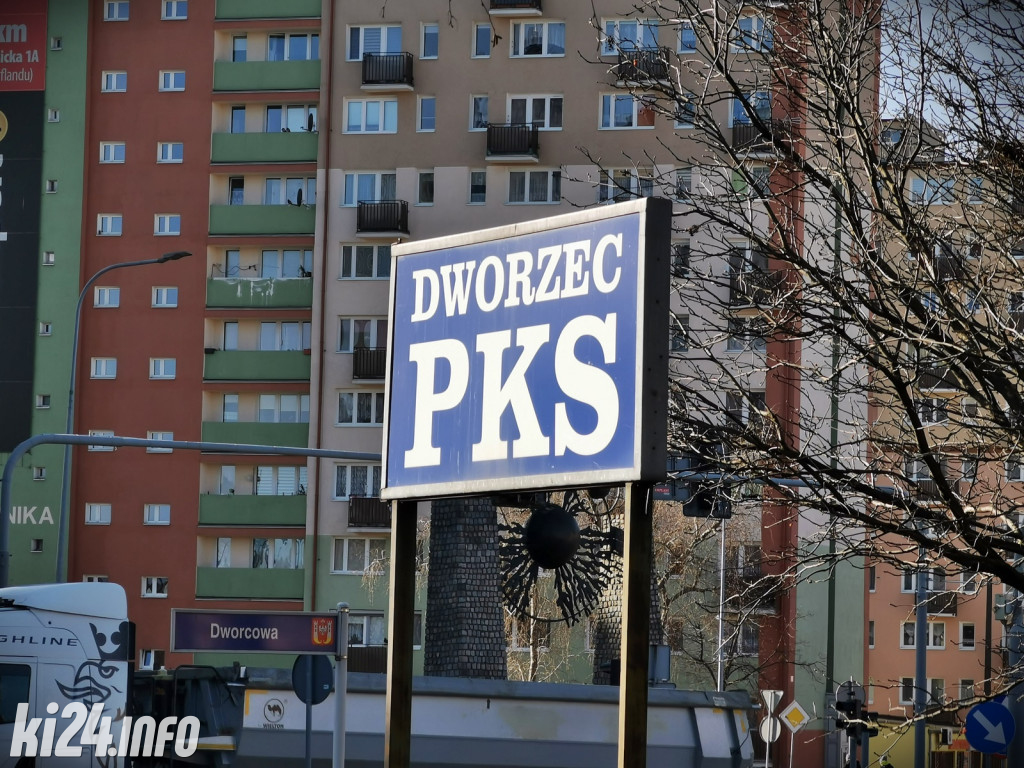 Dawny dworzec PKS w Inowrocławiu staje się historią