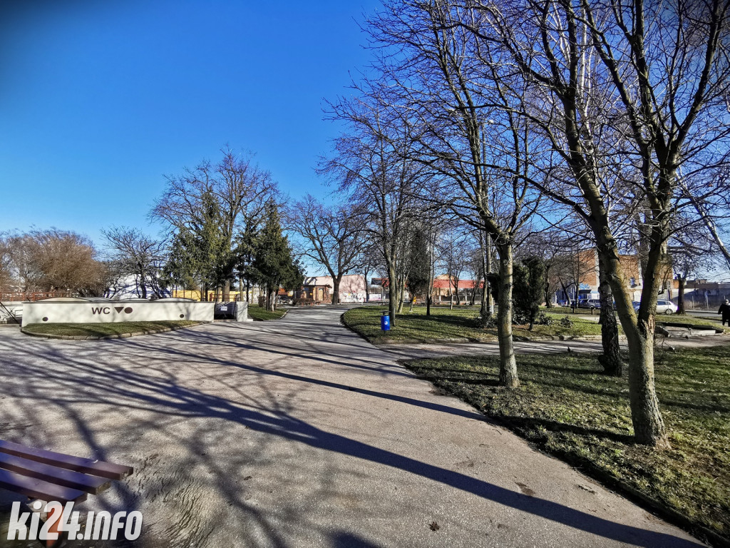 Dawny dworzec PKS w Inowrocławiu staje się historią