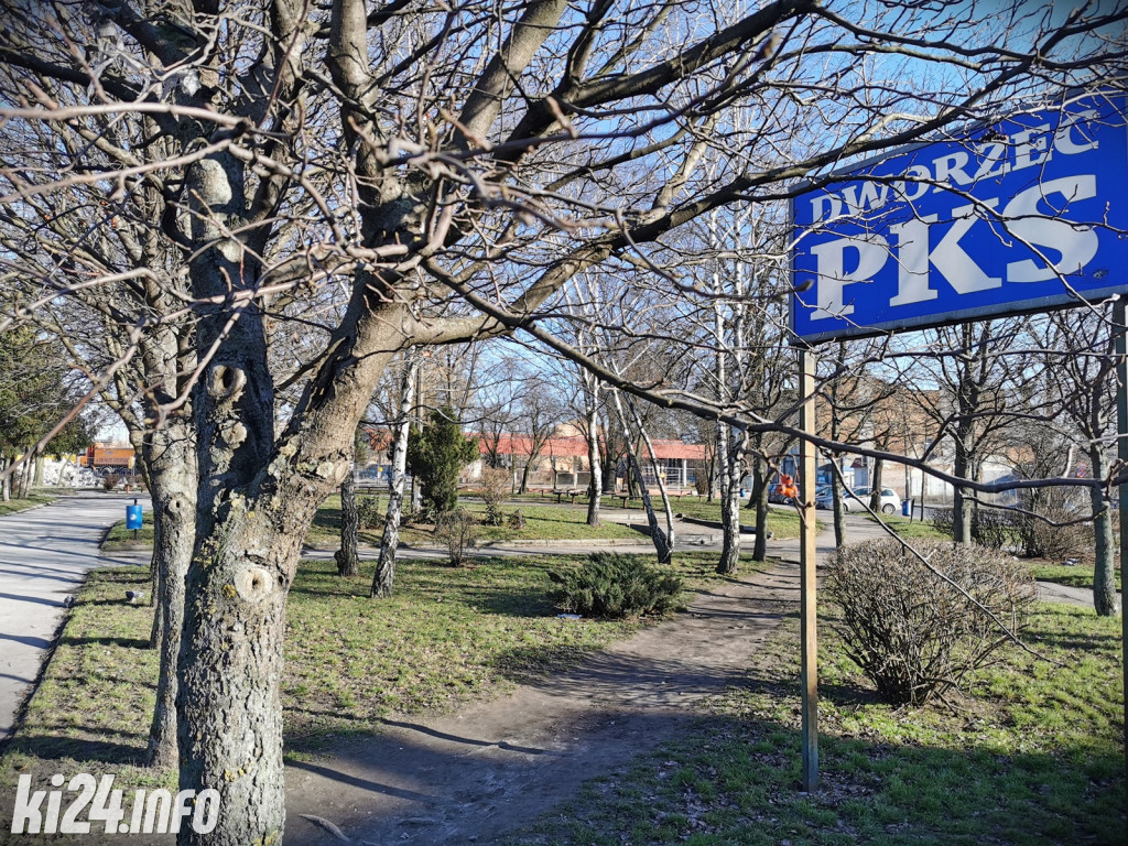Dawny dworzec PKS w Inowrocławiu staje się historią