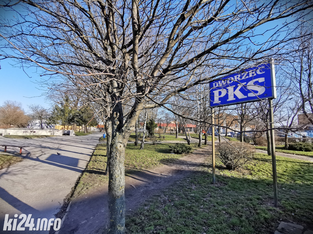 Dawny dworzec PKS w Inowrocławiu staje się historią