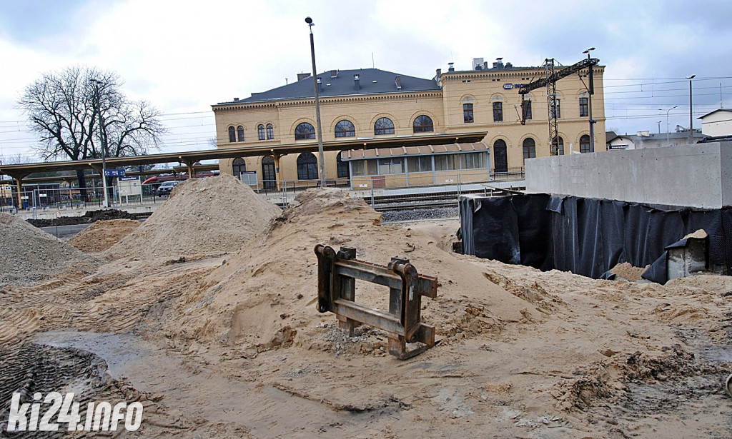 Budowa tunelu i parkingu na dworcu PKP