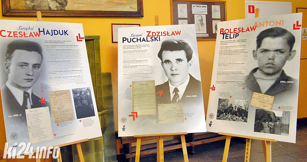 Odsłonięcie tablic w I LO ku pamięci ofiar represji stalinowskich