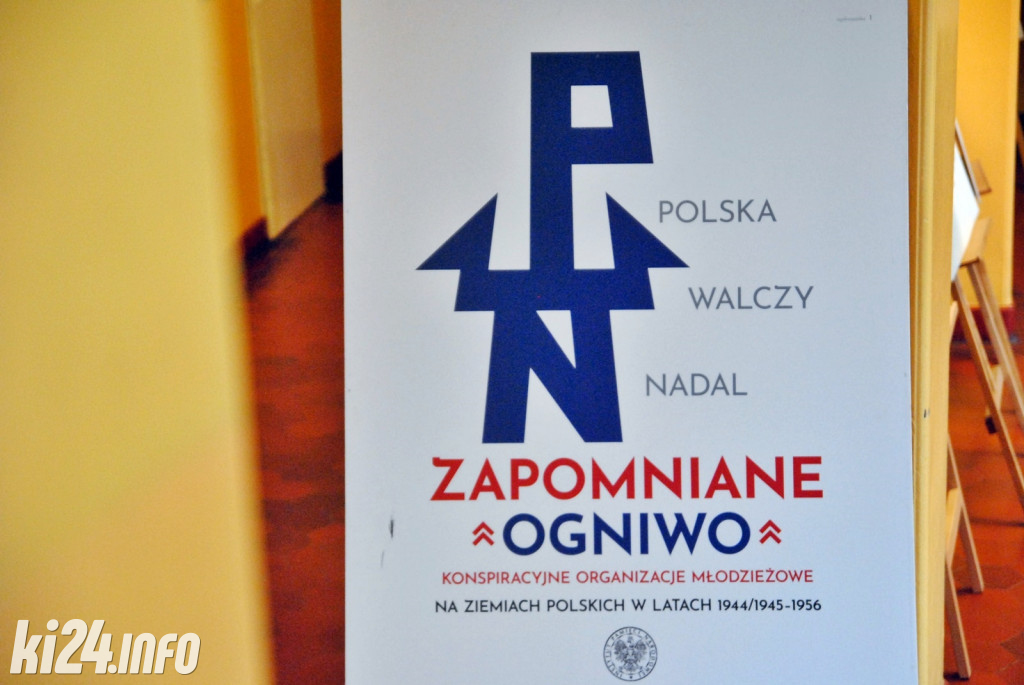 Odsłonięcie tablic w I LO ku pamięci ofiar represji stalinowskich