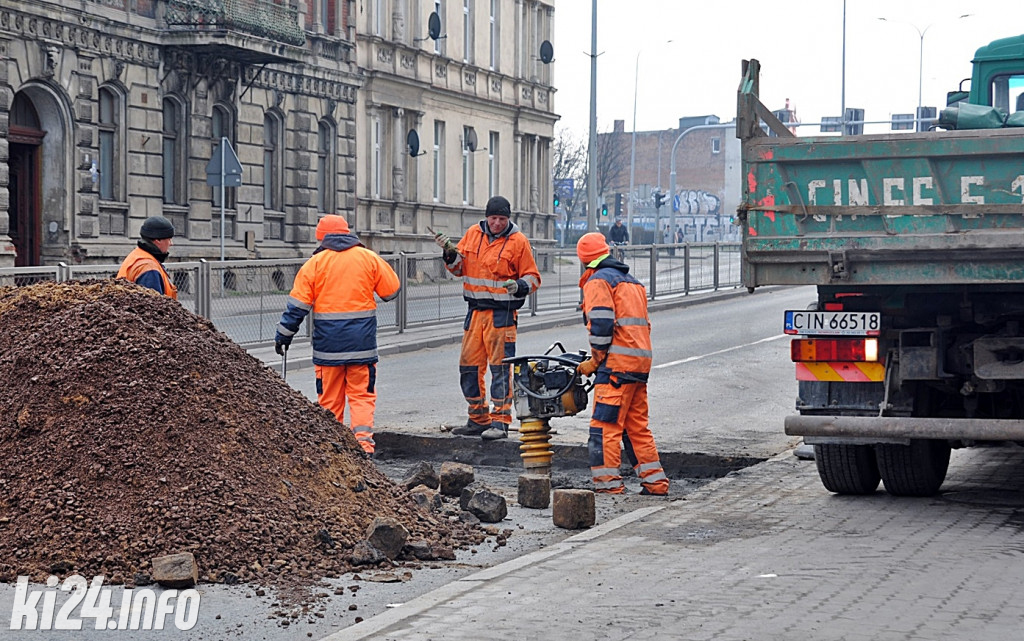 Roboty drogowe na Dworcowej