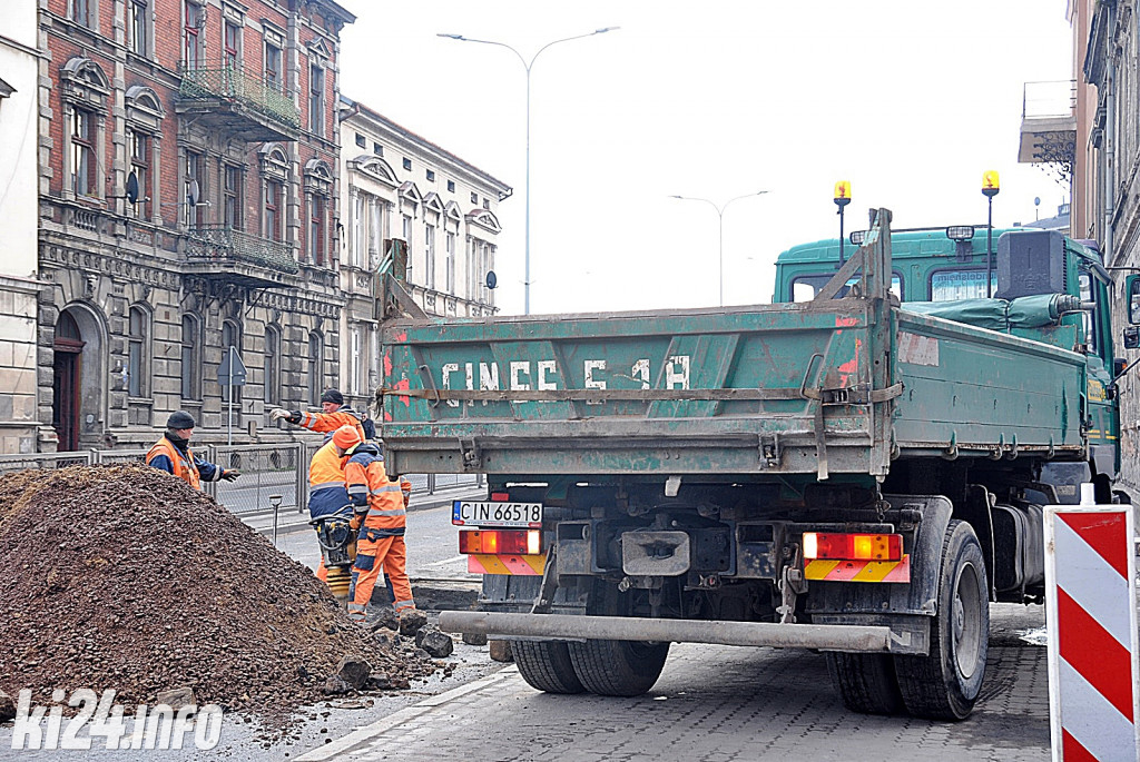 Roboty drogowe na Dworcowej
