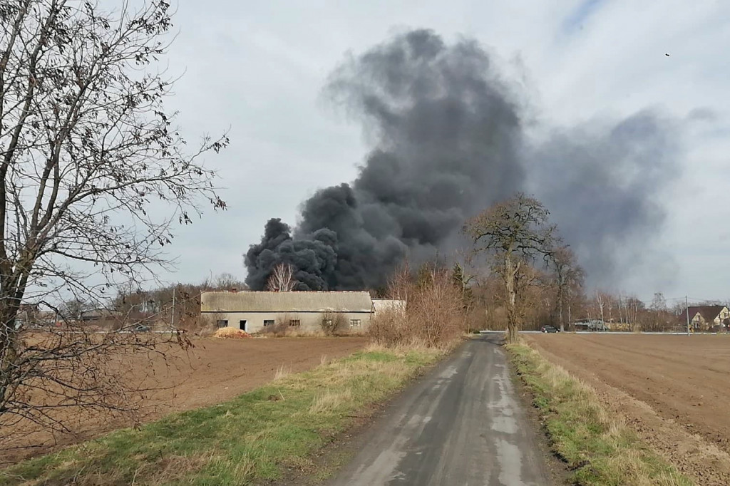 Pożar sterty opon w Zagajewicach