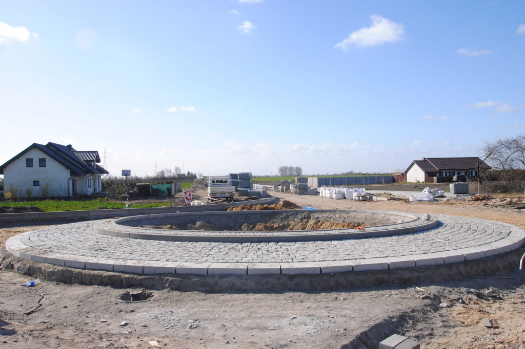 Budowa ronda u zbiegu Marulewskiej i Długiej