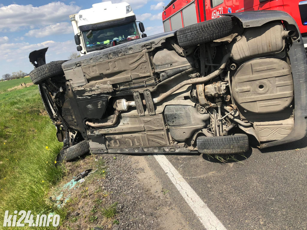Dachowanie bmw niedaleko Kruszwicy