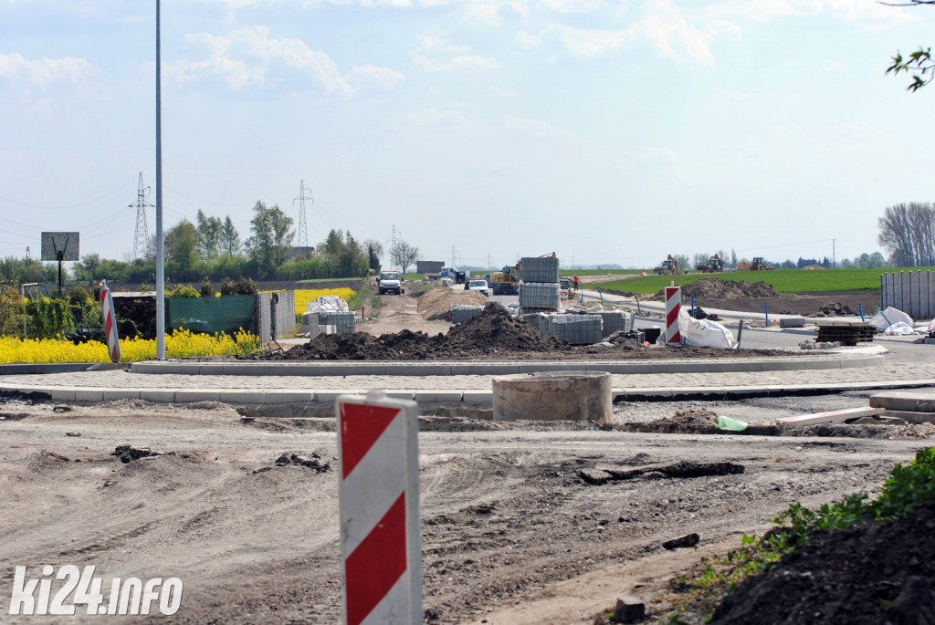 Budowa ronda u zbiegu uicy Długiej u Marulewskiej