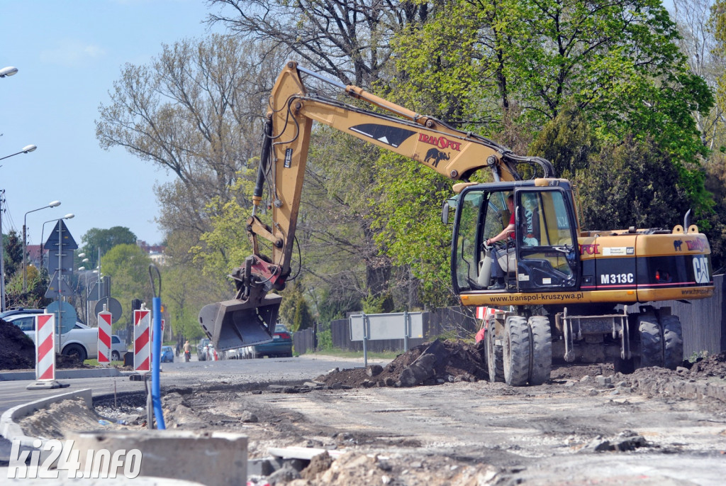 Budowa ronda u zbiegu uicy Długiej u Marulewskiej