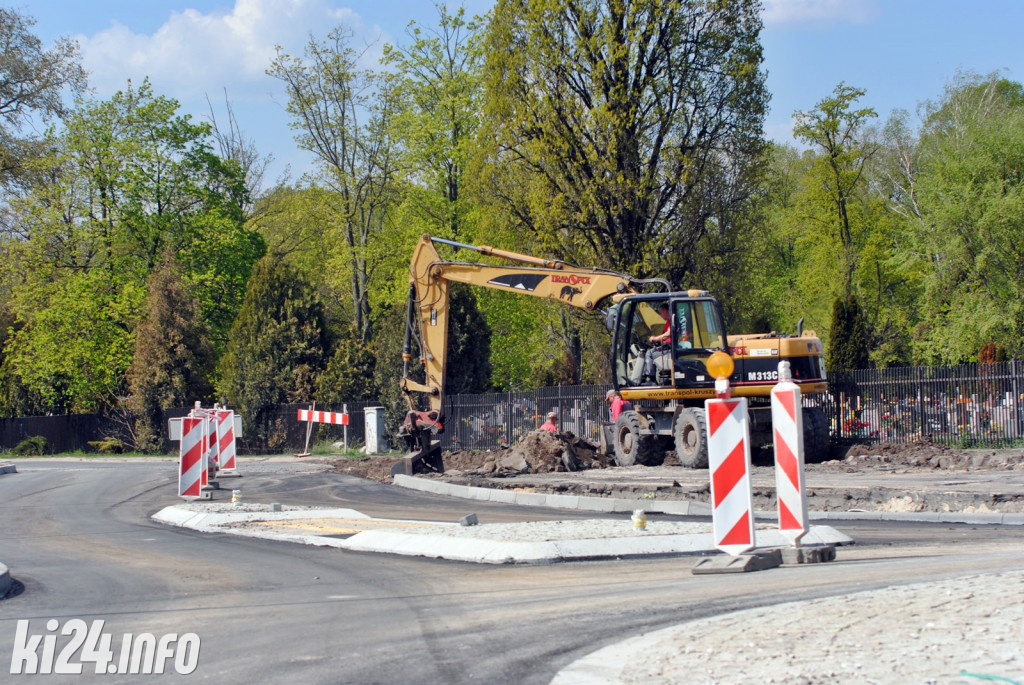 Budowa ronda u zbiegu uicy Długiej u Marulewskiej
