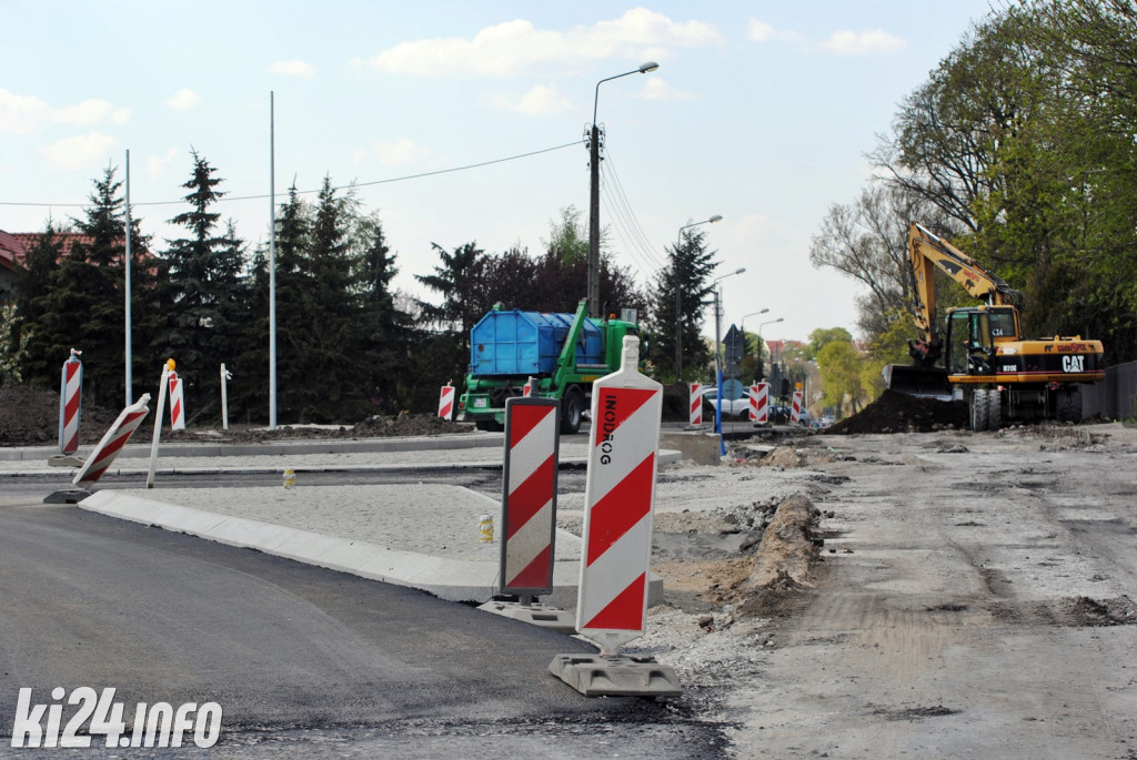 Budowa ronda u zbiegu uicy Długiej u Marulewskiej