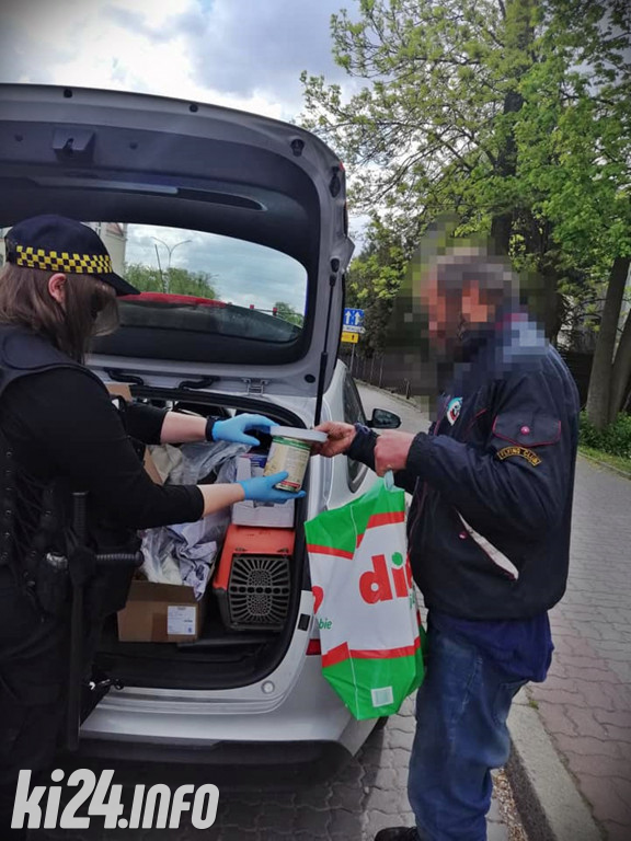 Straż Miejska i MOPS pomagają osobom bezdomnym