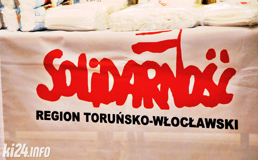 Przekazanie żywności dla Tow. św. Brata Alberta