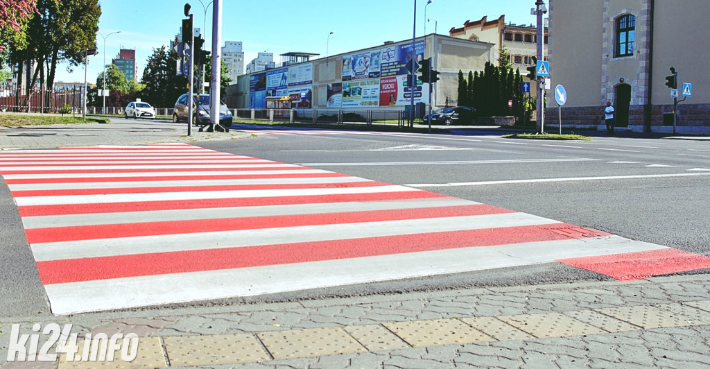 Biało-czerwone zebry