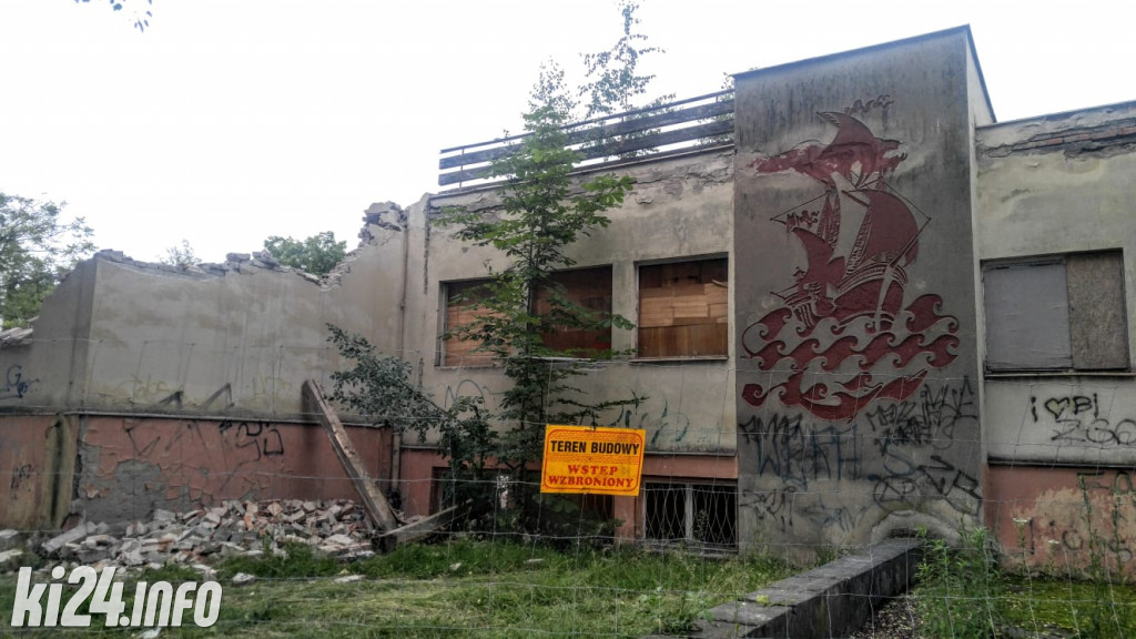 Wyburzanie byłego sanatorium Fregata
