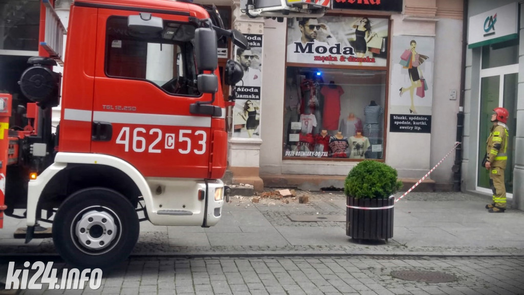 Z kamienicy na Królówce odpadał tynk